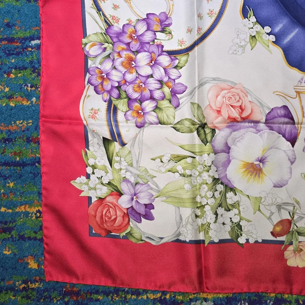 EUC Gucci Floral Teapot 100% Silk Scarf Made In  Italy.‎